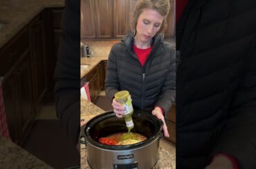 Slow Cooker White Chicken Chili RECIPE on dinnerin321.com #soup #easyrecipe #dinner #chicken #chili