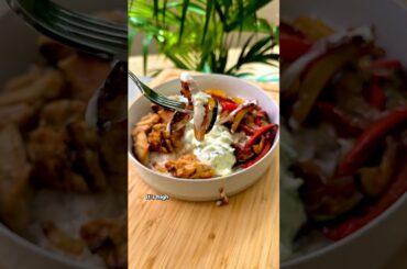 3min high protein recipe focused on whole foods 🍗 Mediterranean chicken with pan-fried veggies 🥒🫑