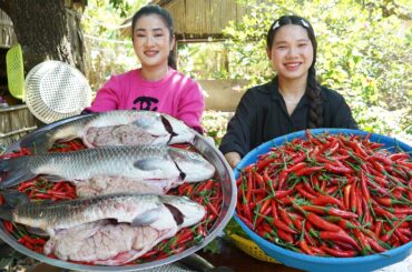 Fishes with fish eggs and Red chili cooking | Yummy Chili and Fish recipes | 2 sisters cooking