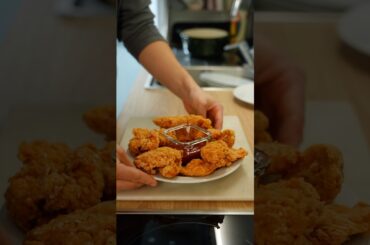 Fast Crispy Chicken Strips. Recipe ↓ #chicken #strips #fastfood #recipe #dinner #dinnerideas