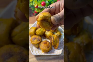 Crispy mirchi pakoda | stuffed aalu green chilli pakoda | evening snacks #shorts#shortsfeed#viral