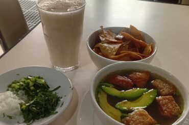 Consume de pollo, totopos, horchata - Puebla 90 pesos