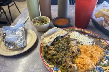 Verdolagas con puerco with mango agua fresca