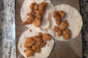 Creamy chipotle crispy chicken soft tacos at home