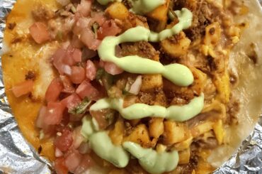 Breakfast pirata: chorizo with potato, beans, pico de gallo and guacamole sauce.