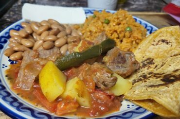 The rain is pouring so I cooked Bistec Ranchero, frijoles de la olla and arroz for her.