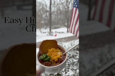 Easy High Protein Chili #justgettinby #chili #snowday #cooking #chilirecipe #discover