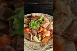 STIR FRIED CABBAGE BELL PEPPER AND MEAT. #cookingathome #cooking #cookingtips #recipe #recipes