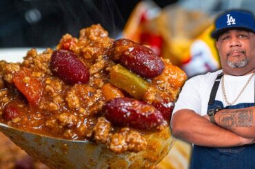 This Chili Frito Pie Is a Crowd-Pleaser Every Time!