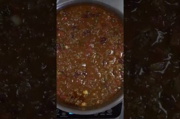 RECIPE BELOW ⬇️ beans or no beans in your chili? 3lbs ground beef lean 2 8oz cans redkidney beans