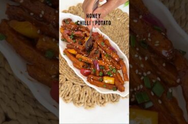Try this👉🏻 HONEY Chilli POTATO🌶🔥 #honeychillipotatorecipe #foodshorts #food #chillipotato #shorts