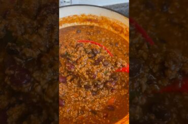 Homemade Chili Recipe (Thick & Hearty One Pot Chili)