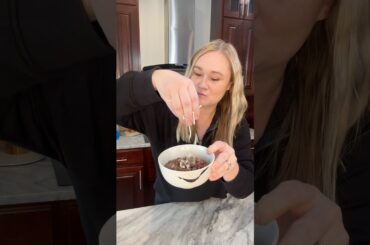 This homemade chili is so simple, comes together quickly and makes the best comfort food. #lunch