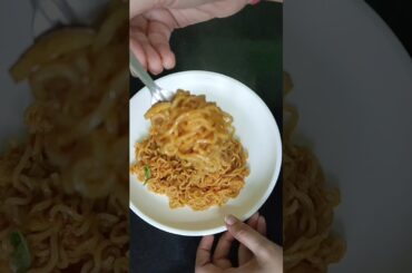 Chili Garlic Maggie 🌶️🍝 #viral #shorts #viralvideo #shortvideo  #chili #garlic #recipe