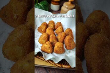 Garlic Potato Triangle Recipe 🧄🥔 | Crispy Potato Triangle Snack | Easy Garlic Potato Bites | #shorts