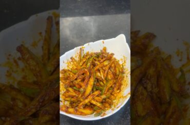 कैरी कापून खाण्यापेक्षा तीच असं काही तरी बनवून खायला भन्नाट लागत #viral #recipe #cooking