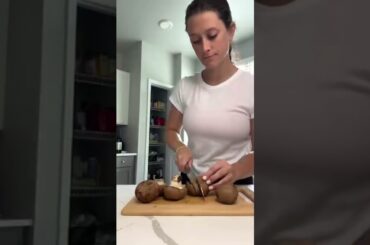 🌶️Comment “PEPPER” below for the full recipe breakdown! I loveee stuffed peppers but the prep