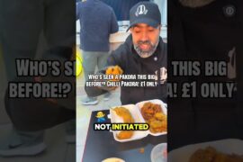 The giant £1 chilli pakora at Laziza Biryani might actually be the biggest pakora in the world 🌶️😳
