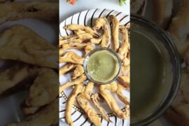 Crispy capsicum pakoda recipe 🫑🫑 5 Minutes easy snacks  #shorts #pakoda #viral #capsicum