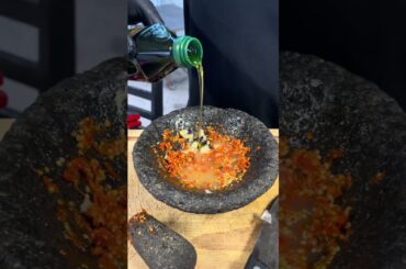 una salsa adictiva de chile piquin con limon. #recetas #recipe #salsa #molcajete #carneasada