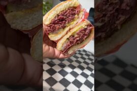 Quick + easy Chili cheese burgers + fries + PASTRAMI for The Homies #chilicheese #pastrami #ytshorts