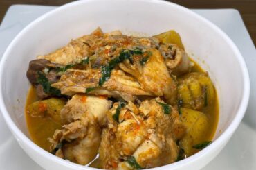 How To Make Nigerian Chicken Pepper Soup Recipe With Ripe Plantain And Utazi Leaf #nigeriansoup