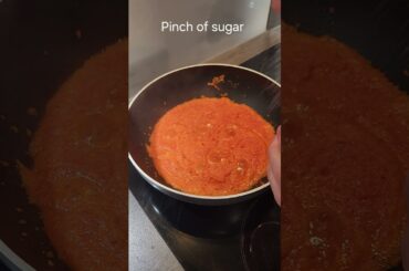 Viral Creamy Red Pepper Pasta in 10mins