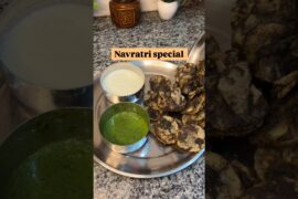 navratri special  kuttu ki pakodi 😋#ytshorts #recipe #viralshort #navratrispecial