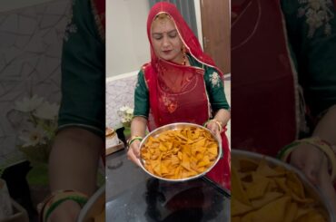 10 मिनट में बनाएं मार्केट जैसे टोमेटो चिप्स 🍅😋 Crunchy Tomato Chips | Homemade Chips Recipe #shorts