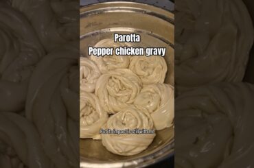 Parotta,pepper chicken gravy🤤Lunch vara epd soft-a irunchu nu dhan thrla🤷‍♀️#tamil#parotta#shorts#yt
