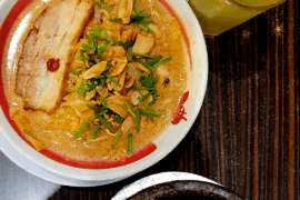 For today's breakfast I ate Pork Kara-Tama-Uma (Spicy Egg Ramen) and Salmon Ishiyaki-Chaofan (Grilled-Fried Rice)