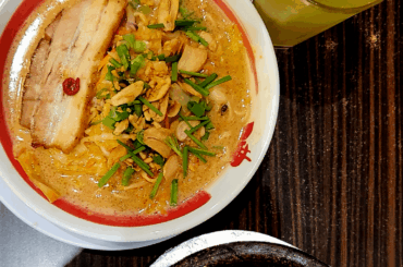 For today's breakfast I ate Pork Kara-Tama-Uma (Spicy Egg Ramen) and Salmon Ishiyaki-Chaofan (Grilled-Fried Rice)