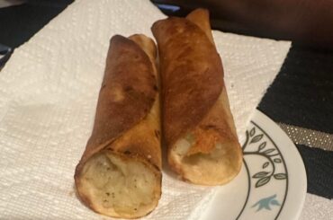 Tacos de papa y quesillo, calabacitas con queso panilla y quesillo, sopita de fideo para la cena
