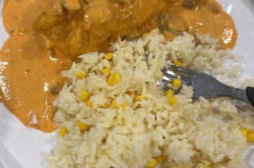 Pollo a la crema con chipotle y arroz