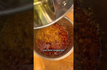 Selbstgemachtes Crispy-Chili-Öl auf Spiegelei. Einfach, aber so gut. 🍳🌶️