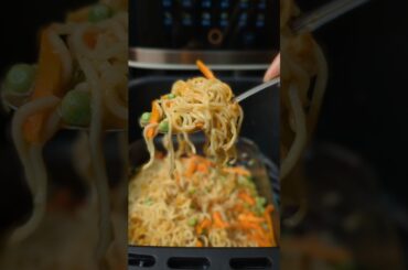 Chilli oil Maggi in Air Fryer 🔥😋 Air Fryer Maggi #shorts #food #recipe #cooking #maggirecipe