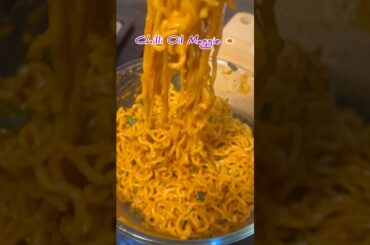 The *BEST* Chilli Oil MAGGI 🍝*MUST TRY* #maggi #instantnoodles #chillioilnoodles #shorts #cooking