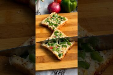 Cheesy Chilli Toast Recipe 🧀🔥 | Super Easy Snack in 10 Minutes!#cookwithaditi #youtube #shorts