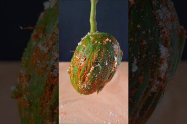 Raw Mango With Salt And Chilli Powder 🤤 Spicy Mango Masala #shortsfeed #mango #shortvideo #viral