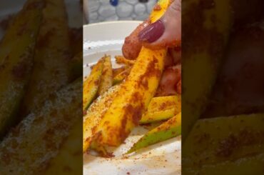 Spicy Raw Mango 😋🥭 | Salt, Chilli & Oil Combo | Ultimate Desi Craving Snack 🔥 #shorts