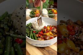 20min easy high protein meal prep 🍯🌶️ Sweet chilli chicken with sesame green beans #quickrecipes