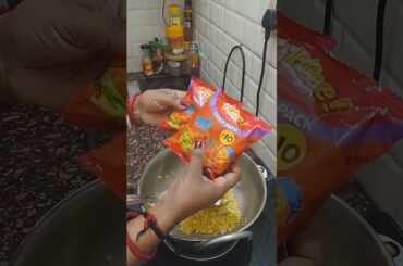 Street Style Chilli Garlic Yippee Noodles🔥| Itni spicy ki maza aa jaye #shorts #chilligarlicnoodles