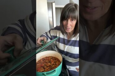 Swapping beef for chicken chili (and it's actually good) #ChickenChili #EasyRecipes #Cooking