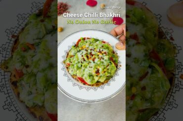 Forget avocado toast, we’re doing Cheese Chilli Bhakhri today. 🧀🔥