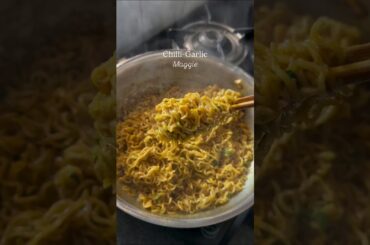 Viral Chilli-Garlic Maggie Recipe.#shorts #maggi #maggie #maggirecipe #maggielover