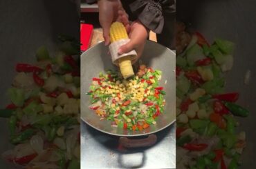 Stir-fried corn with cayenne pepper #stirfry #chinesefood #chineserecipe #recipe #cookingshorts