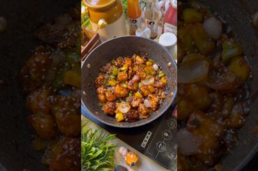 Spicy, saucy chilli paneer 🤤😍 #shorts #ytshorts #paneerrecipe #chillipaneer #recipe #explore #reel