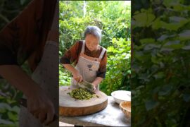Today I'm making chili sauce, with rice, noodles, and especially preserved eggs #cooking #food