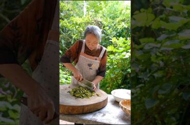 Today I'm making chili sauce, with rice, noodles, and especially preserved eggs #cooking #food