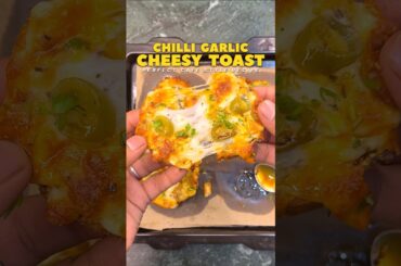 🧀😍 Cafe style chilli garlic cheese toast recipe 😍 #garlicbread #cheese #toast #homemade #ytshorts